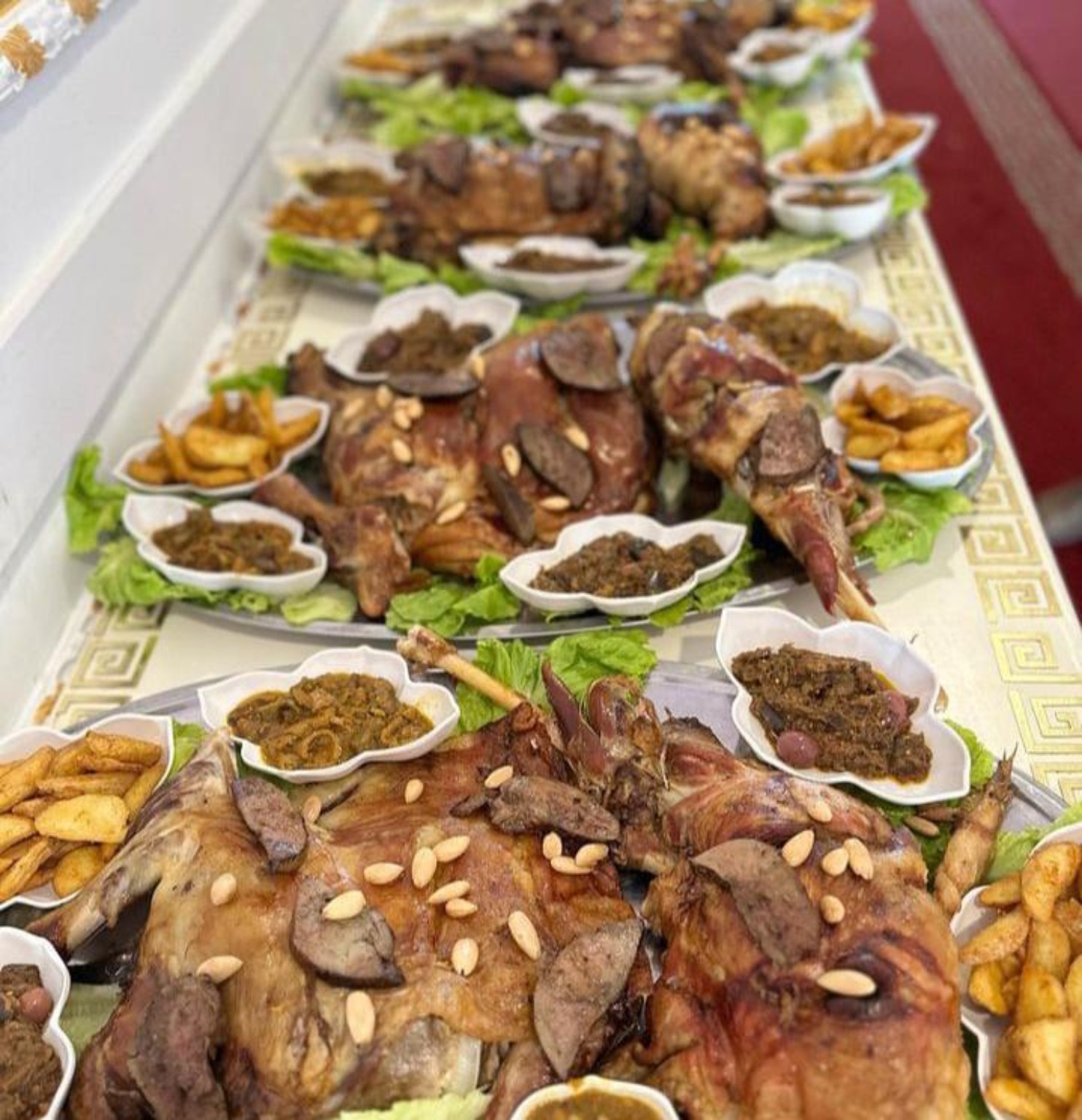 مشوي باللوز والبطاطس